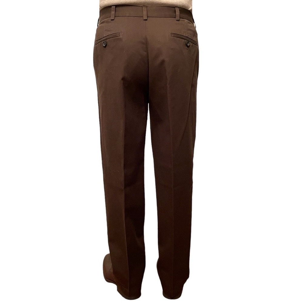 HAGGAR Men’s brown classic fit flat front straight leg dress pants Size 33x30